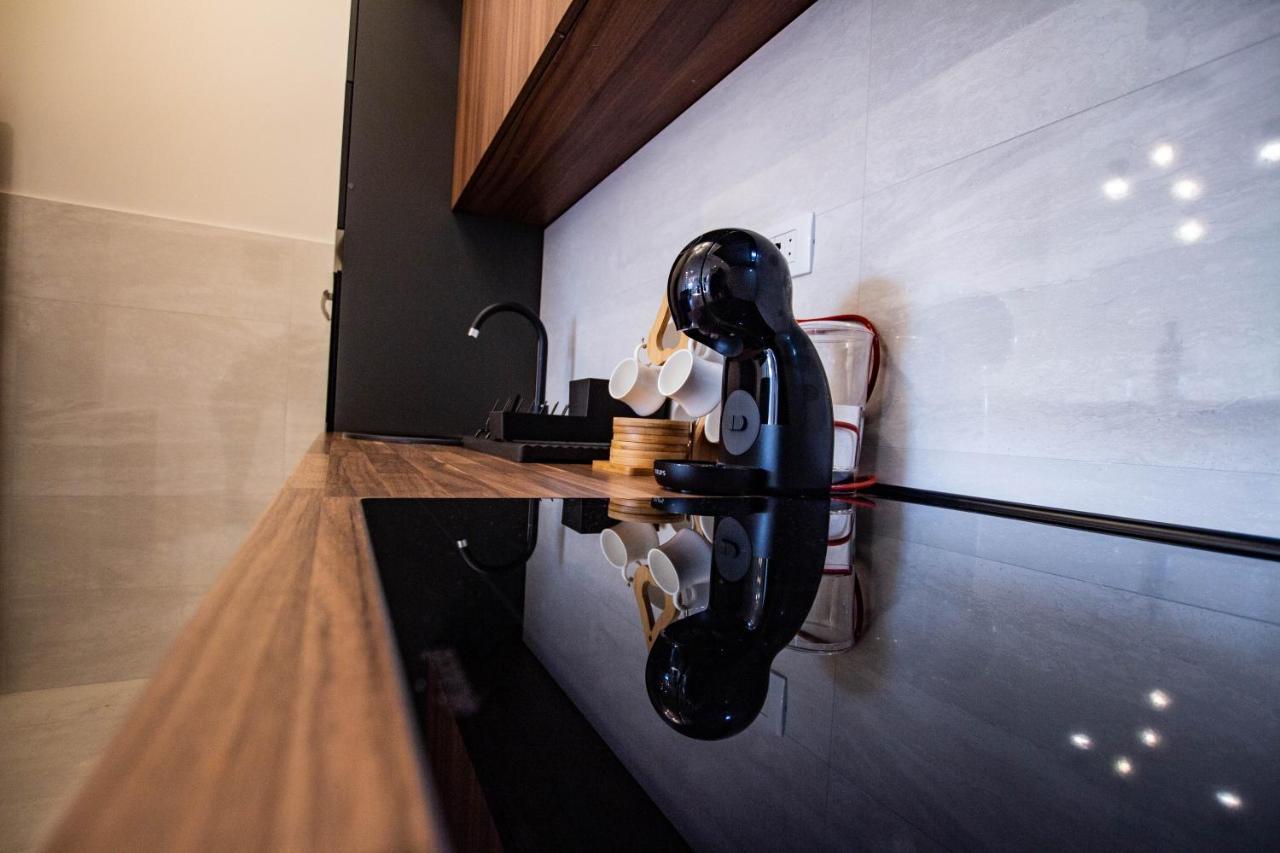 Follow The Sun - 4 Person Apartment Bar Exterior foto
